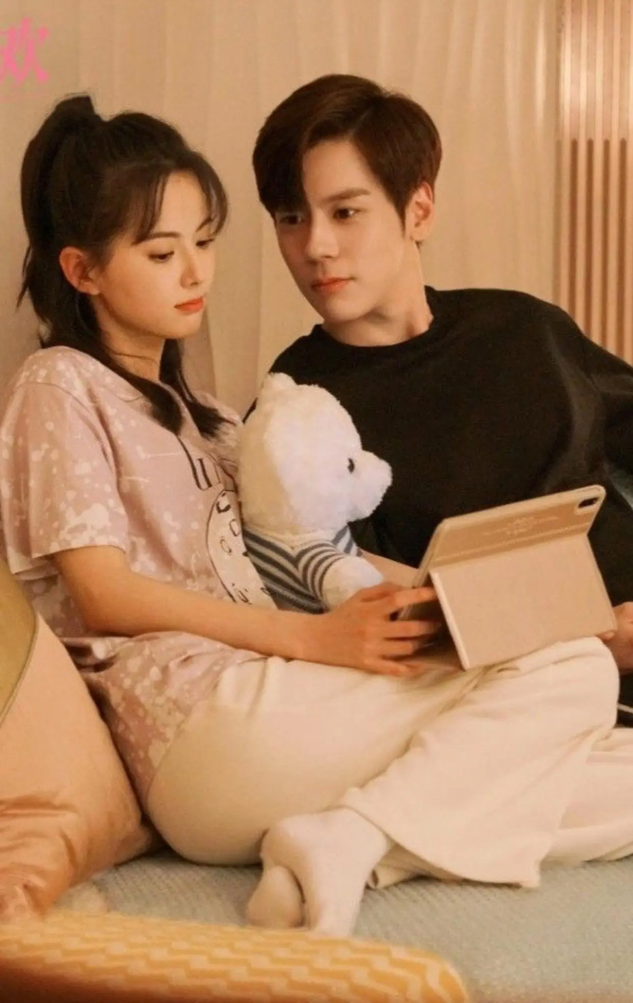 Bìa CÁNH CỬA XUYÊN KHÔNG