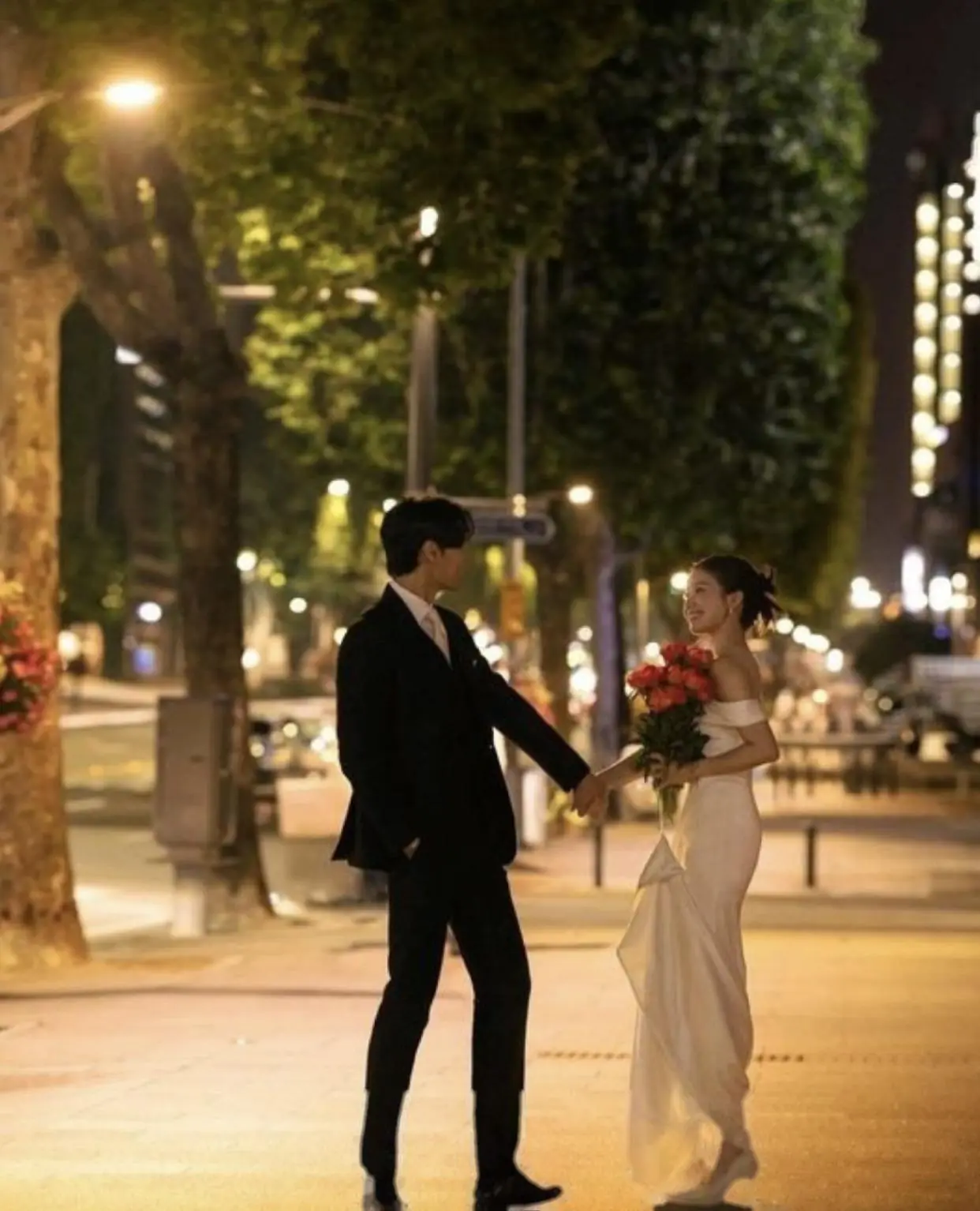Bìa KÝ ỨC HIỆN TẠI BỊ LÃNG QUÊN