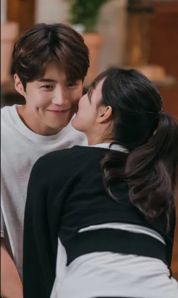 Bìa CẦN CÂU TÌNH YÊU