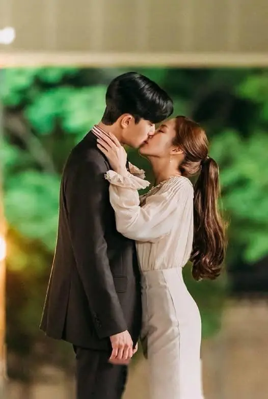Bìa Lỡ Tay Gọi Sếp Thành Chồng