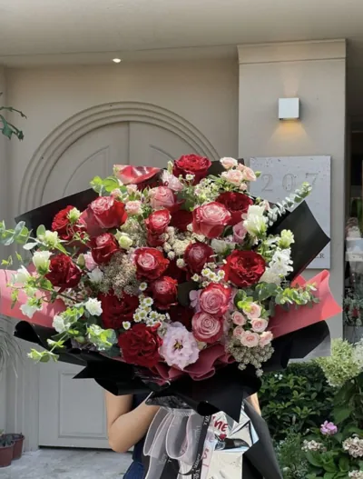 Bìa HỢP ĐỒNG HẾT, TÌNH YÊU CÒN