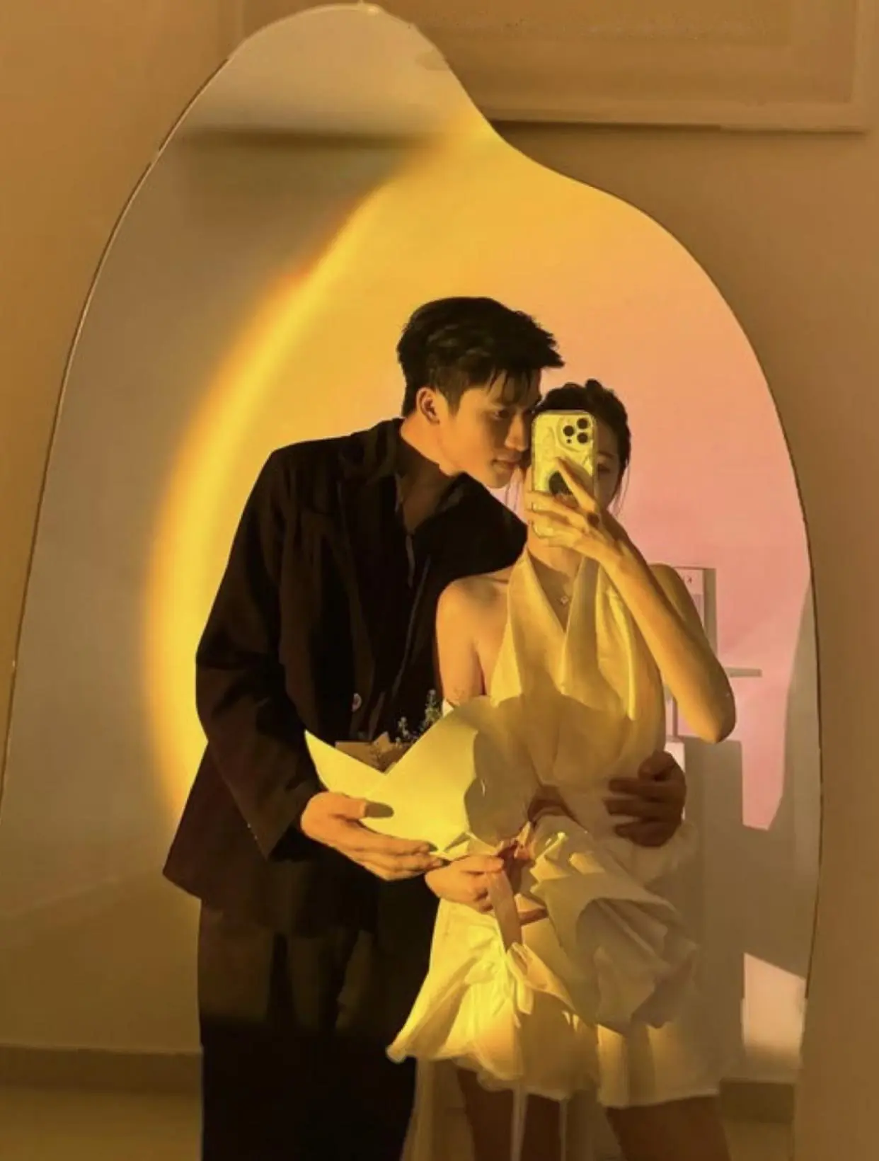 Bìa CHỒNG NGHĨ TÔI LÀ KẺ ĐÀO MỎ