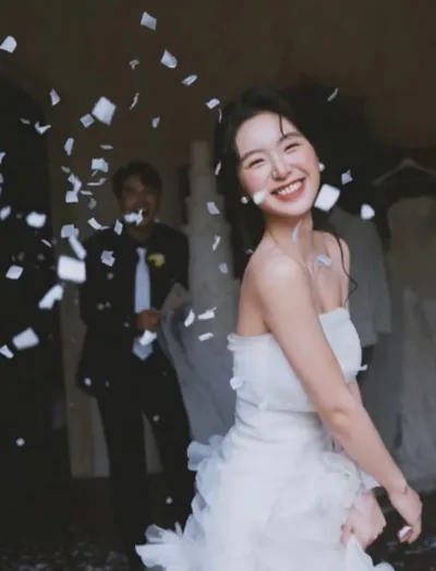 Bìa CHỒNG CÙNG THƯ KÝ ĐI ĂN NHÀ HÀNG