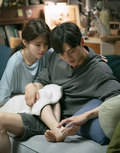 Bìa TÌNH YÊU BẮT NGUỒN TỪ CÂY BÚT MÁY