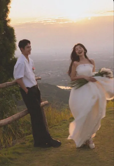 Bìa NĂM MƯƠI VẠN TÌNH YÊU