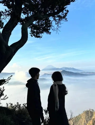 Bìa MƯỜI NĂM TÌNH CẢM HOÁ HƯ VÔ