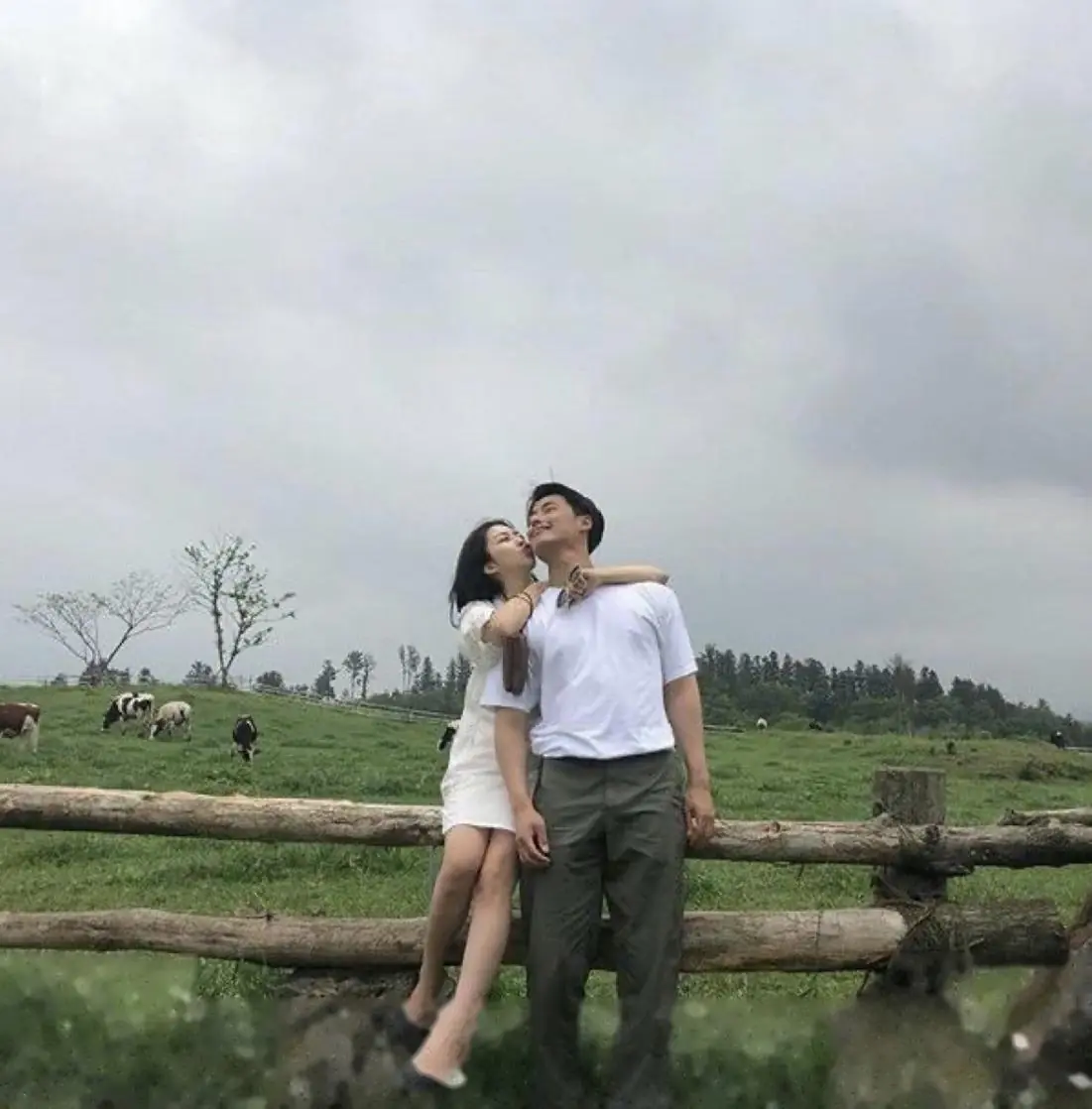 Bìa TÌNH YÊU ĐẾN MỘT CÁCH BẤT NGỜ