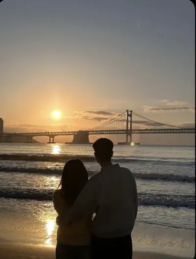 Bìa KHOẢNH KHẮC PHÁT HIỆN BẠN TRAI NGOẠI TÌNH