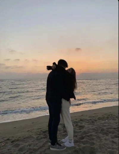 Bìa HAI TRÁI TIM KHÔNG CÒN CHUNG NHỊP ĐẬP