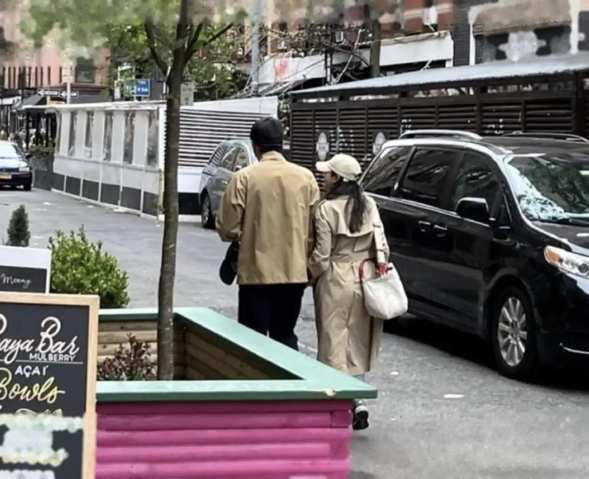 Bìa SAU TÁI SINH, TÔI RỜI XA ANH