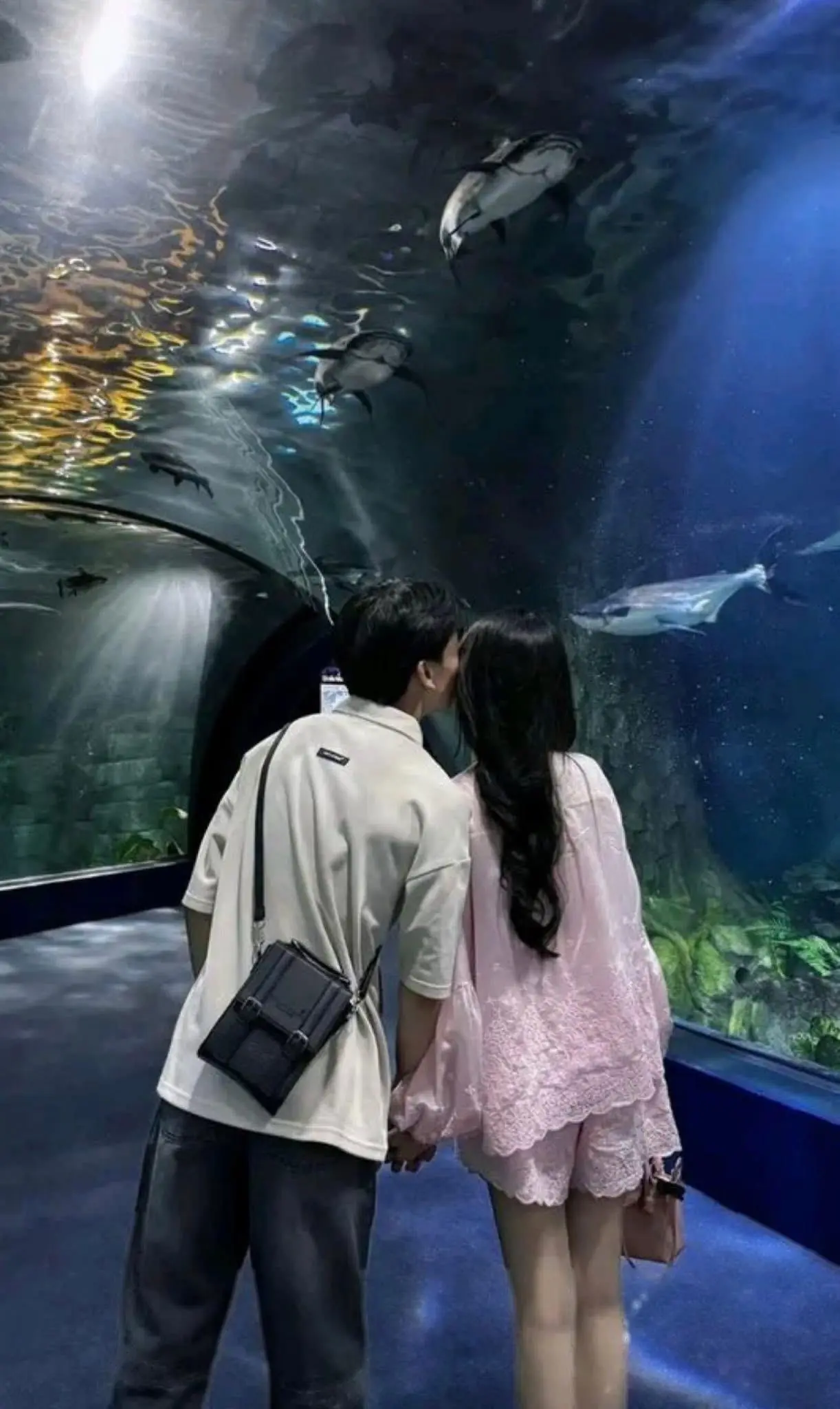 Bìa CHỒNG TRẢ LƯƠNG CAO CHO THƯ KÝ