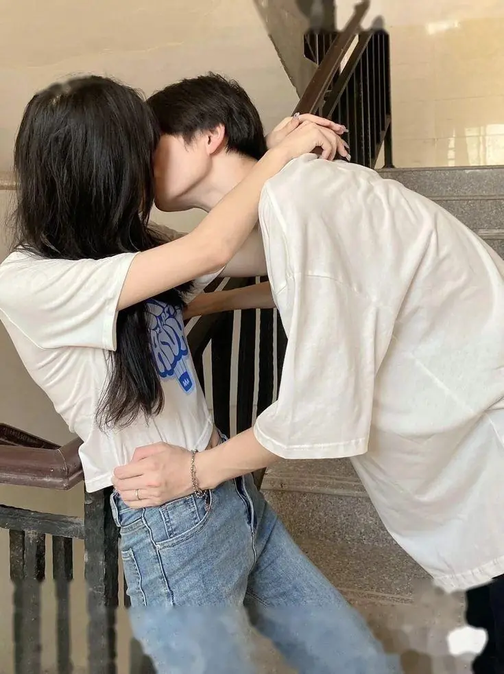 Bìa Đồ Ăn Nhà Hàng Xóm Ngon Hơn