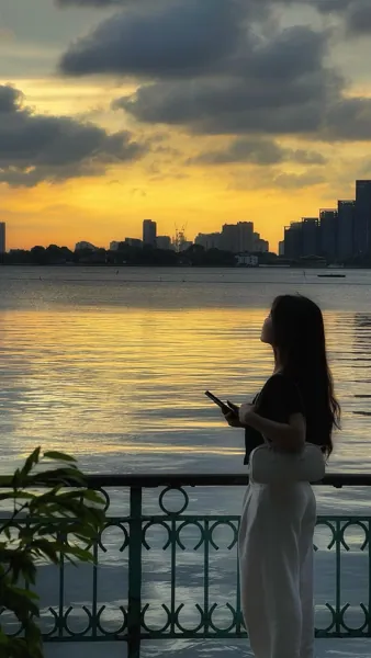 Bìa Đi Vòng Quanh