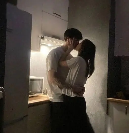 Bìa Từ Fan Độc Chiếm Thành Bạn Gái Tiềm Năng