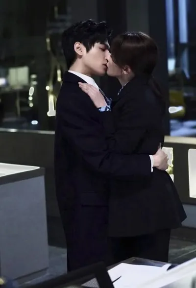 Bìa Nhờ Sếp Làm Bạn Trai