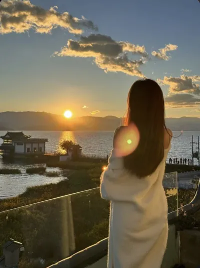 Bìa LỆ RƠI TRÊN CÁNH HOA TÀN