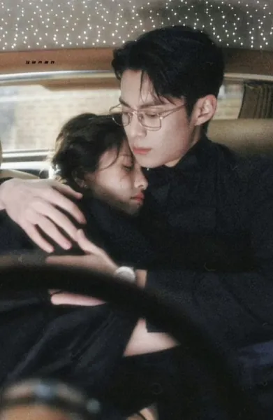 Bìa CẢ ĐỜI KHÔNG THỂ GẮN BÓ VỚI MỘT NGƯỜI