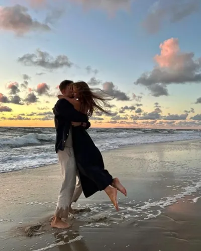 Bìa RỜI XA LỤC VŨ