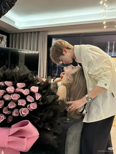 Bìa VƯỢT NGÀN DẶM YÊU ANH