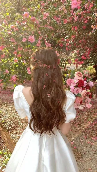 Bìa Tình Cảm Tám Năm Không Bằng Một Chút Mới Mẻ