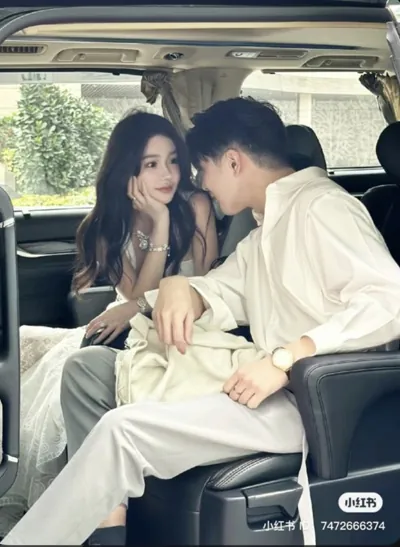 Bìa NGOẠI TÌNH CÔNG KHAI