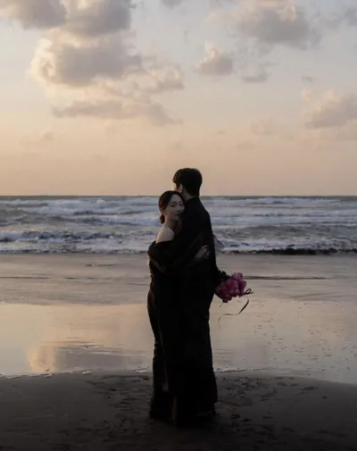 Bìa TÌNH YÊU ĐÍCH THỰC LÀ GIẢ DỐI