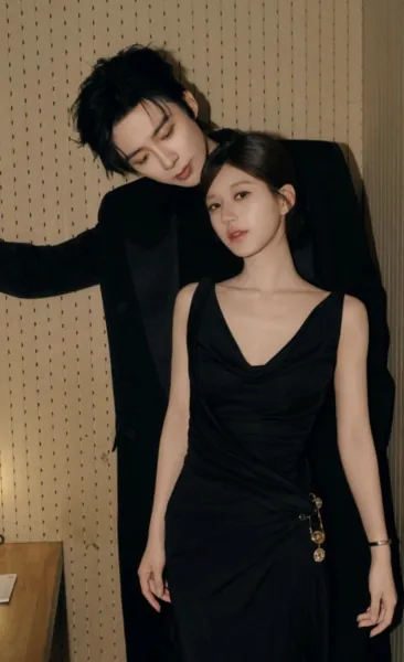 Bìa RẮN LỤA VÀNG ĐƯỢC PHẬT TỬ BAO NUÔI