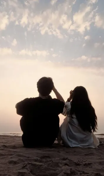 Bìa QUÊN CHUYỆN CŨ, BƯỚC VỀ PHÍA TRƯỚC