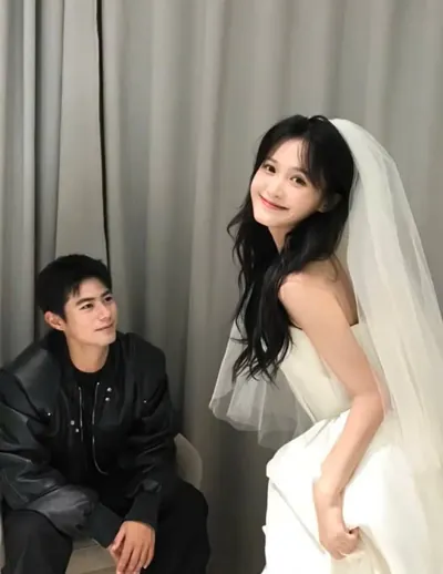 Bìa KẾT HÔN CHỚP NHOÁNG VỚI GIÁO SƯ LẠNH LÙNG