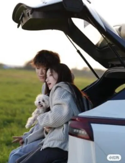 Bìa TÌNH YÊU TRÊN TÀU CAO TỐC