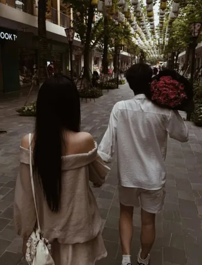 Bìa BẮT GẶP CHỒNG DẪN TIỂU TẦM ĐI MUA SẮM