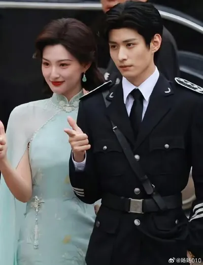 Bìa Kẻ Bên Ngoài, Người Trong Tim