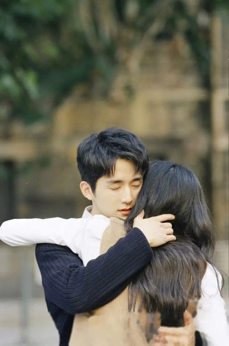 Bìa RỜI XA ANH MỘT LẦN VÀ MÃI MÃI