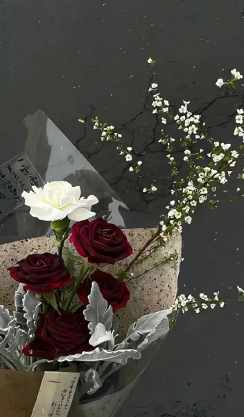 Bìa YÊU ĐƯƠNG KHÔNG DÁM THỔ LỘ