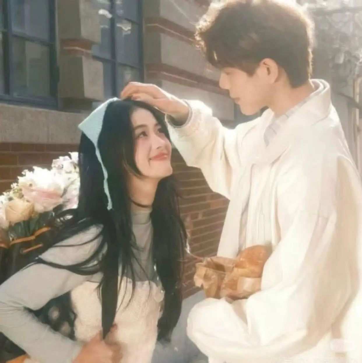 Bìa CHỜ ĐỢI YÊU THƯƠNG