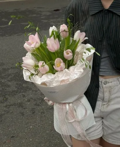 Bìa YÊU THƯƠNG MUỘN MÀNG