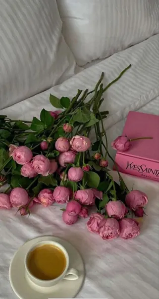 Bìa TÌNH YÊU CUỐN THEO THỜI GIAN