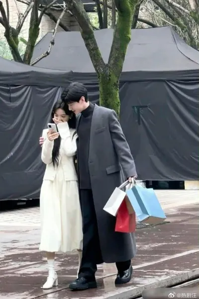 Bìa RỪNG SÂU KHÔNG BIẾT ĐƯỜNG VỀ