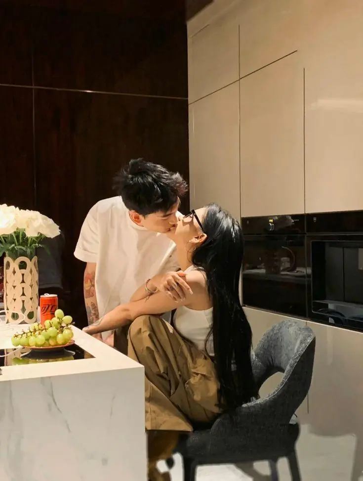 Bìa KẾT HÔN SAU MỘT CHÉN SAY