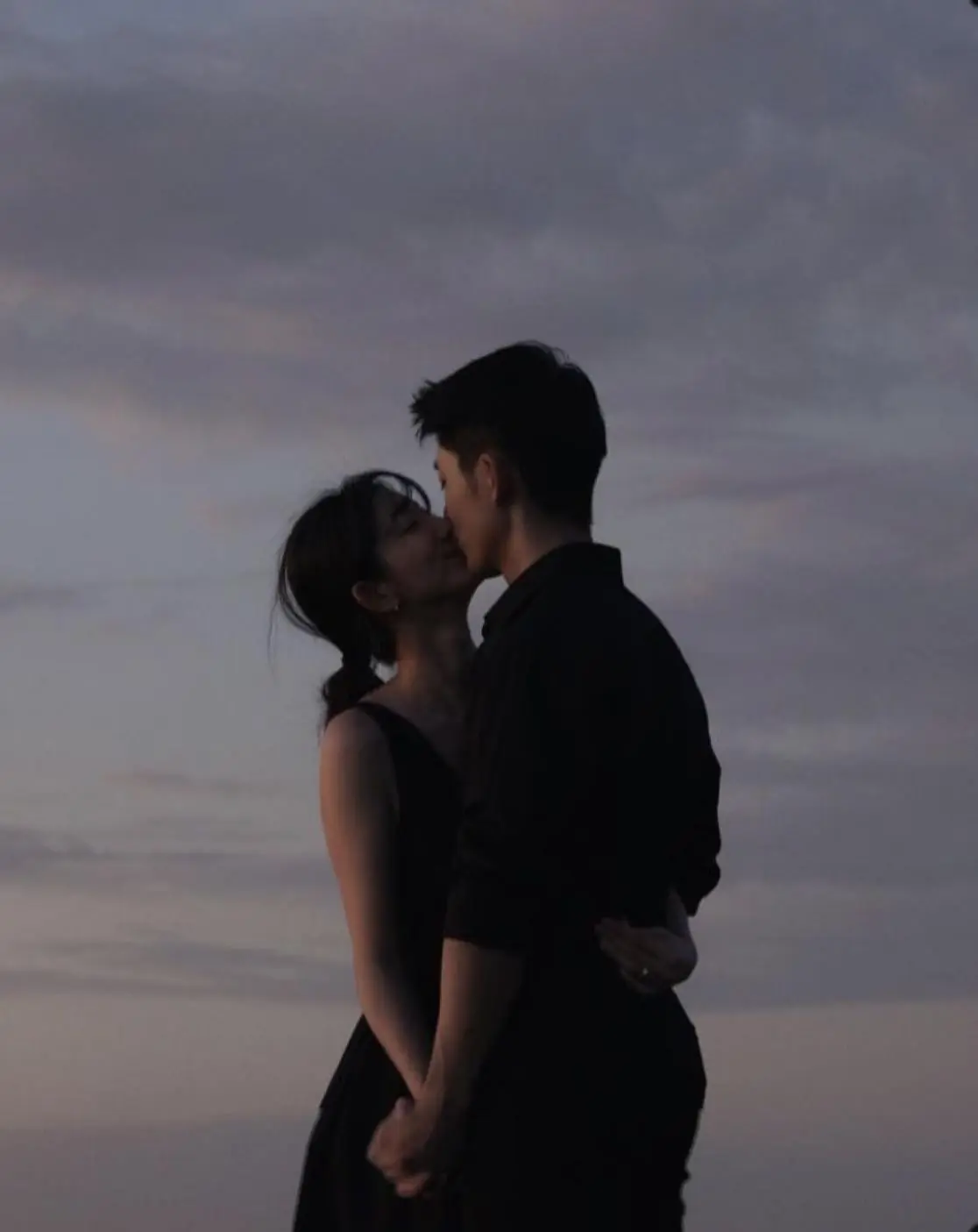 Bìa LÃNG PHÍ TÁM NĂM THANH XUÂN