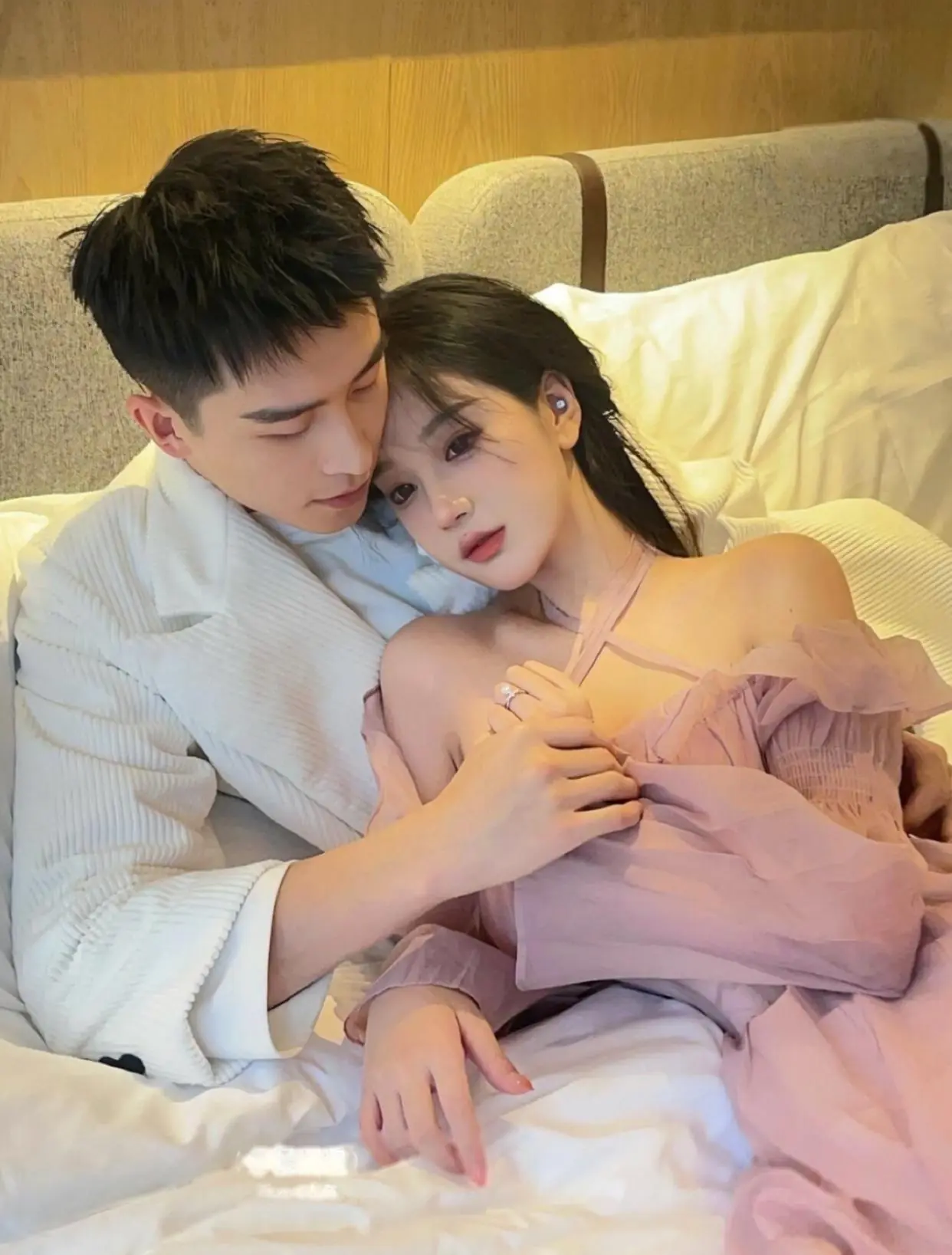 Bìa LỜI NÓI DỐI CỦA TÌNH YÊU