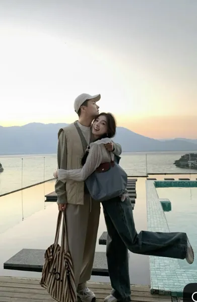 Bìa BÍ MẬT 10 NĂM HÉ LỘ