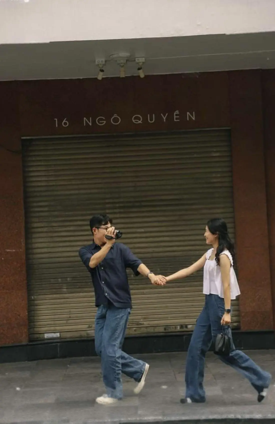 Bìa NGÀY ÁNH TRĂNG TRẮNG CỦA ANH TRỞ VỀ, TÔI RỜI ĐI