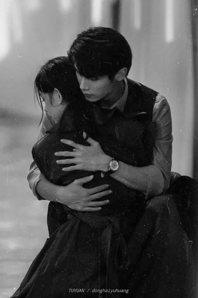 Bìa NHÌN ANH YÊU CÔ ẤY