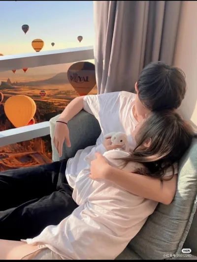 Bìa TÌNH YÊU KÉO DÀI THEO NĂM THÁNG