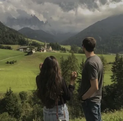 Bìa CHÂN ÁI CỦA EM CON Ở PHÍA TRƯỚC