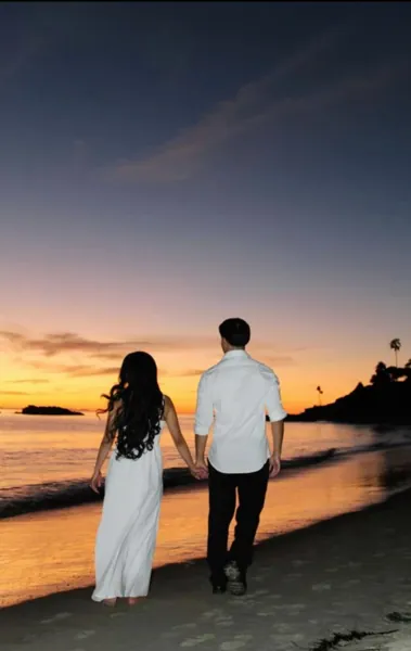 Bìa CHỒNG TÔI PHẢI LÒNG CÔ LỄ TÂN CỦA CÔNG TY