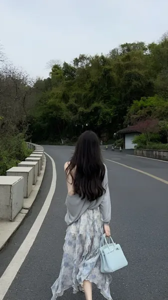 Bìa Khi Bóng Tối Tan Biến Những Ngôi Sao Cuối Cùng Sẽ Toả Sáng