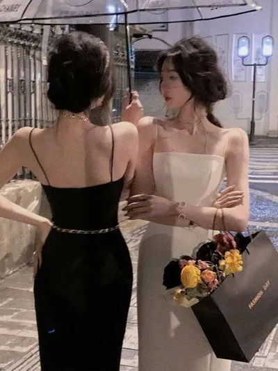 Bìa EM GÁI KẾ LÀ MỘT BÌNH HOA NÃO TÀN