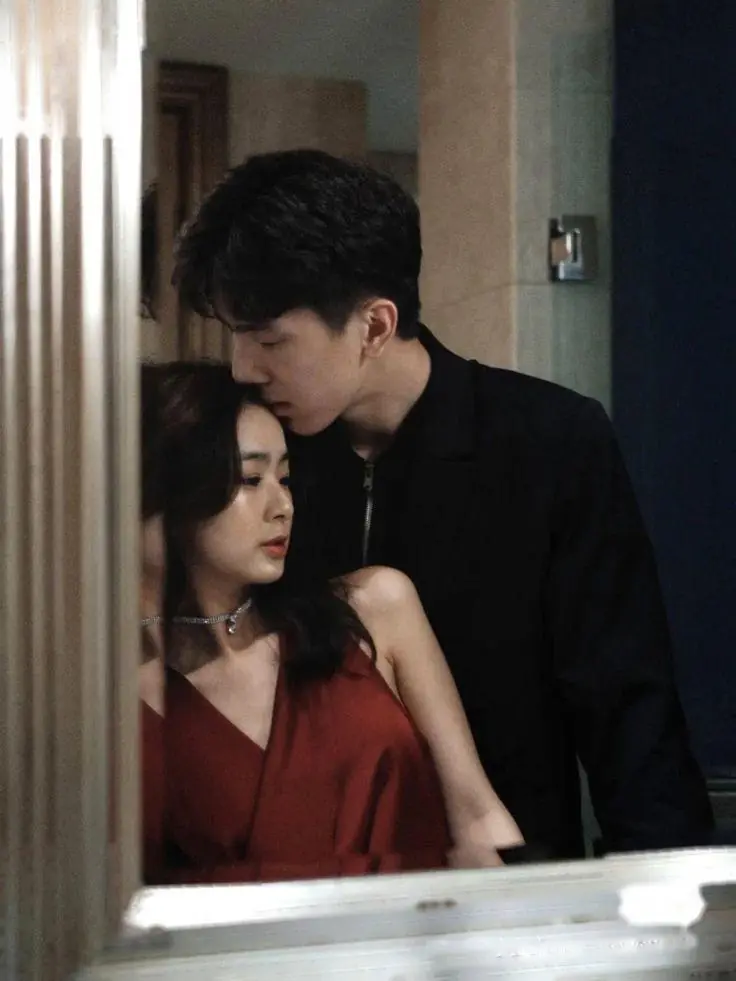 Bìa YÊU HẾT MÌNH THẾ LÀ ĐỦ RỒI